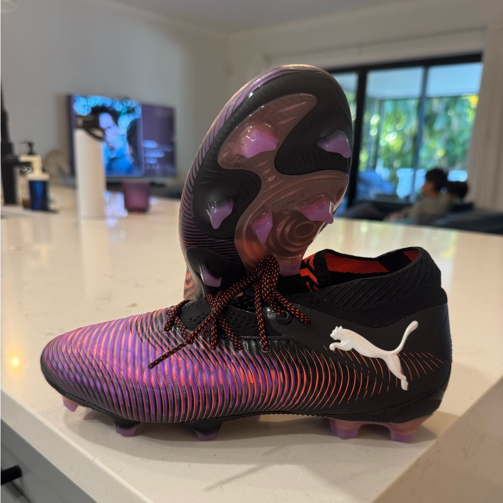 Puma Soccer Cleats Shoes - Black and Purple - Size Men 6.5 / Wmn 8 - 108380-01
